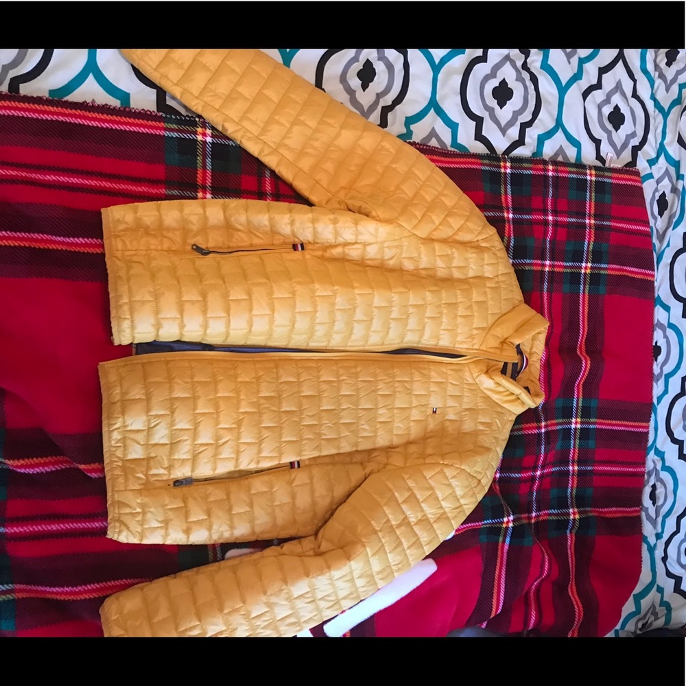 Tommy Hilfiger Puffy jacket. Mustard Yellow.
